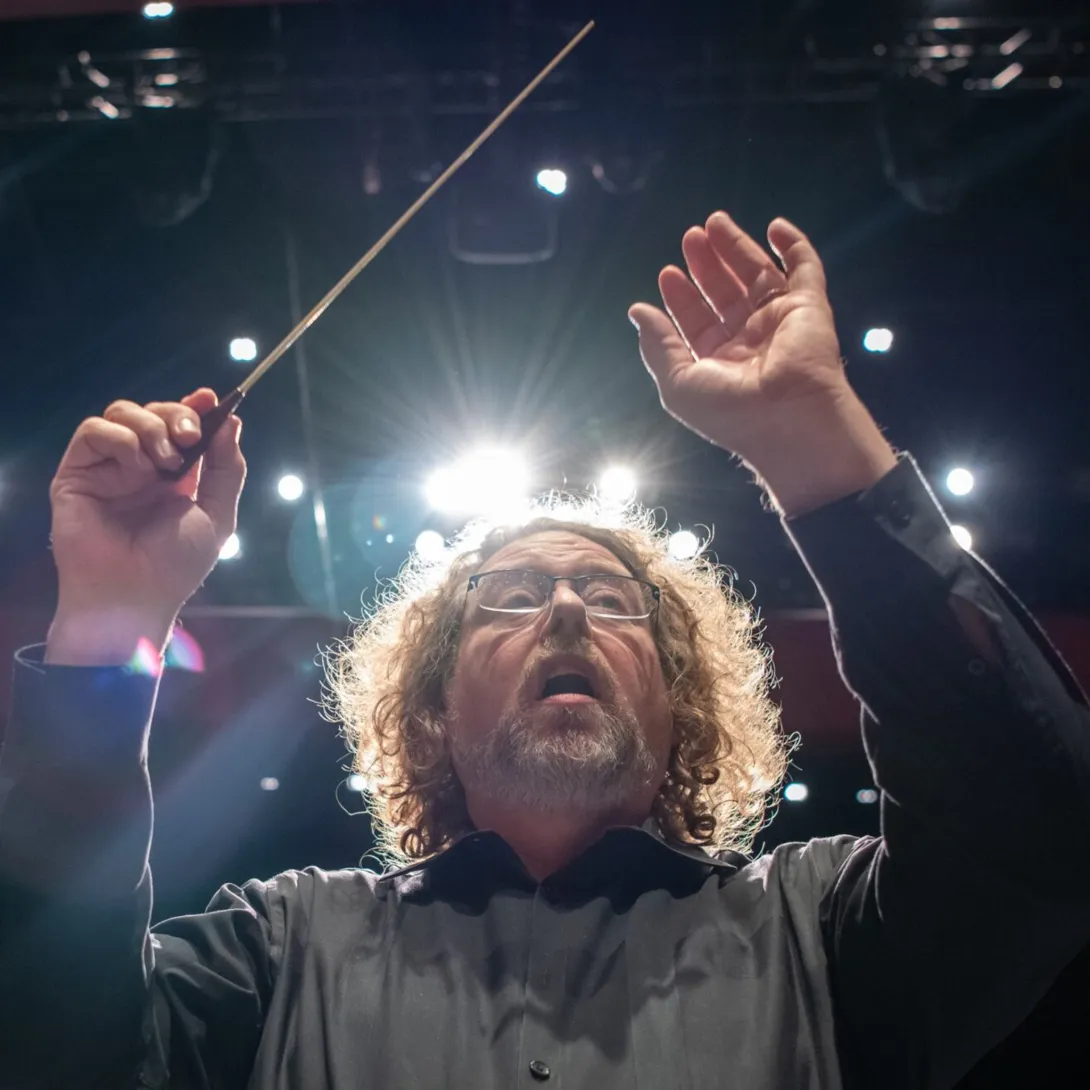 Darin Lewis conducting